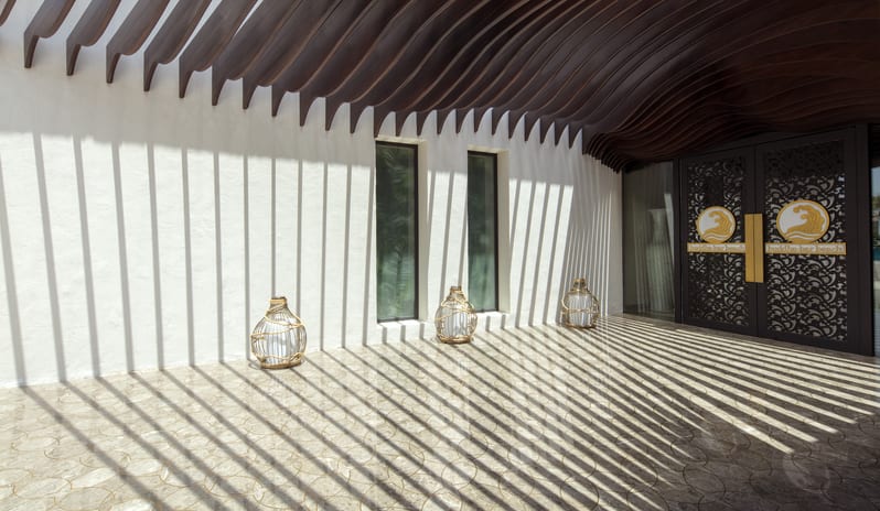 middle-east-holidays-abu-dhabi-st-regis-saadiyat-island-resort-hotel-buddha-bar-beach-abu-dhabi-entrance